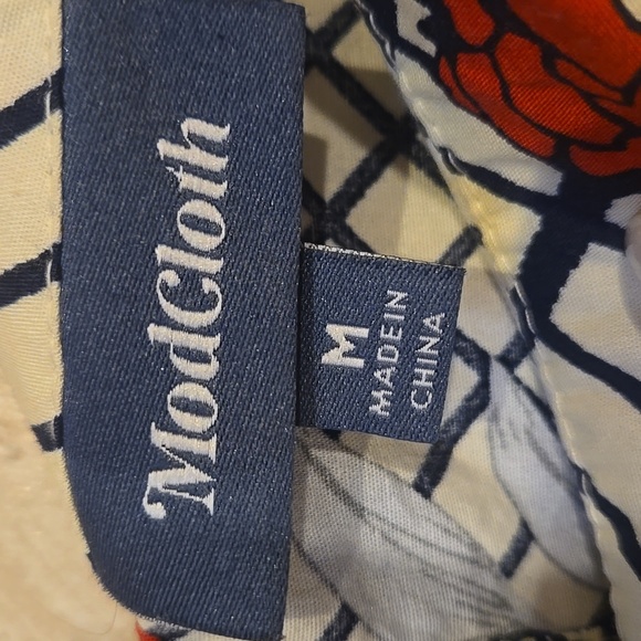 Modcloth Floral Patterned Collared Tank Blouse - Picture 2 of 9